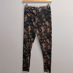 So soft, velour floral leggings size small
